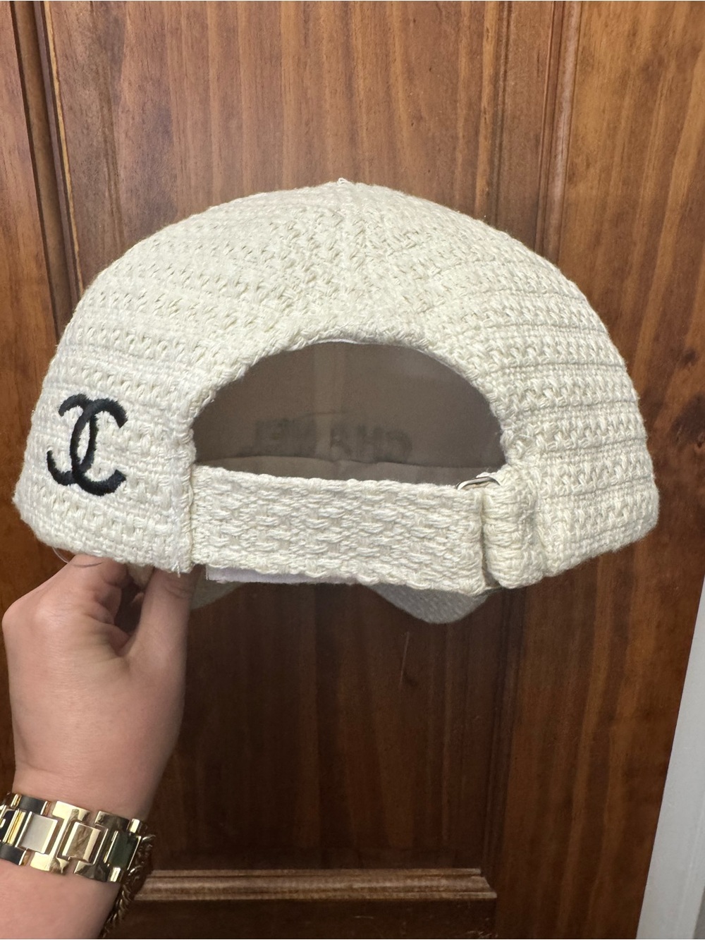 White tweed cap - source unknown - Picture 4 of 11